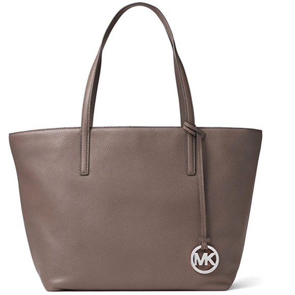 Michael Kors Handbags - Michael Kors Izzy tote